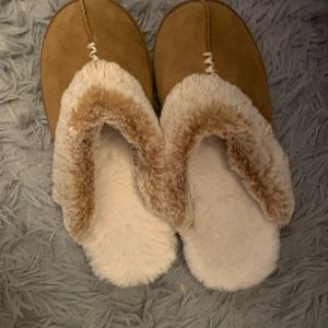 Secret treasures slippers that fit 7-8 sizes